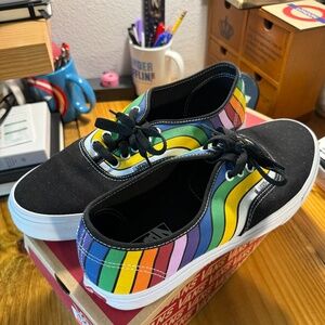 BRAND NEW - WORN ONCE - MENS 10.5 - VANS AUTHENTIC REFRACT MULTI - RAINBOW